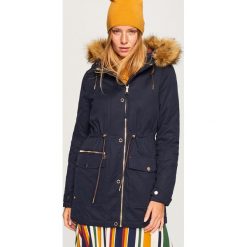 Parka z futerkiem przy kapturze - Granatowy. Płaszcze marki House. W wyprzedaży za 149.99 zł.