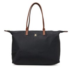 Torebka Tommy Hilfiger. Czarne torebki klasyczne Tommy Hilfiger, bez wzorów, klasyczne, bez dodatków. Za 379.99 zł.