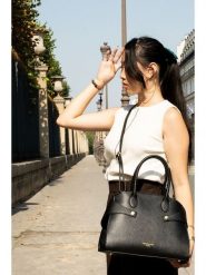 Victor & Hugo Paris Skórzana torebka "Luzd" w kolorze czarnym - 31 x 24 x 16 cm rozmiar: onesize. Czarne torebki klasyczne Victor & Hugo Paris, bez wzorów, z materiału, przez ramię, bez dodatków. Za 413.35 zł.