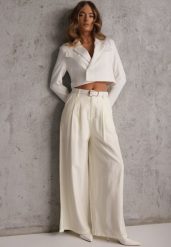 Białe Garniturowe Spodnie Szerokie z Wiskozy z Paskiem Moun. Białe jeansy Renee, l, bez wzorów, z jeansu, eleganckie. Za 119.99 zł.
