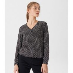 Bluzka zapinana na guziki - Wielobarwn. Bluzki marki House. W wyprzedaży za 29.99 zł.