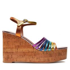 Sandały Kurt Geiger. Sandały Kurt Geiger, bez wzorów, bez obcasa, na koturnie, bez zapięcia. Za 819.99 zł.