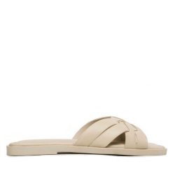 Klapki Tamaris. Klapki Tamaris, bez wzorów, bez obcasa, bez zapięcia. Za 179.99 zł.