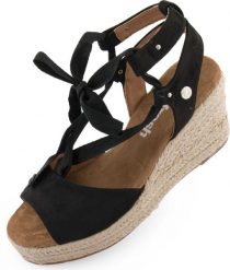 Sandały damskie Refresh na koturnie 9 cm czarne. Czarne sandały Refresh, bez wzorów, z gumy, bez obcasa, na koturnie, bez zapięcia. Za 181.99 zł.