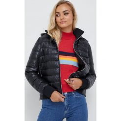 Tommy Hilfiger kurtka damska kolor czarny przejściowa. Czarne kurtki Tommy Hilfiger, m, bez wzorów, bez kaptura. W wyprzedaży za 679.99 zł.