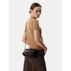 Torebka Balagan. Czarne listonoszki BALAGAN, bez wzorów, bez dodatków. Za 759.99 zł.