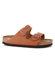Birkenstock Klapki "Arizona" w kolorze jasnobrązowym rozmiar: 38. Brązowe klapki Birkenstock, bez wzorów, klasyczne, z otwartym noskiem, bez obcasa, bez zapięcia. Za 315.35 zł.