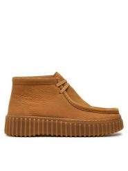 Clarks Trzewiki Torhill Moss 26179359 Brązowy. Brązowe botki Clarks, bez wzorów, z nubiku, bez obcasa, na płaskiej podeszwie, bez zapięcia. Za 539.99 zł.