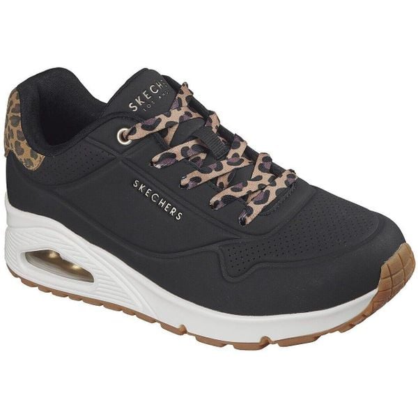 Buty sportowe damskie Skechers Uno jungle Nite. Czarne buty sportowe lifestyle Skechers, bez wzorów, ze skóry ekologicznej, sportowe, bez zapięcia. Za 407.08 zł.
