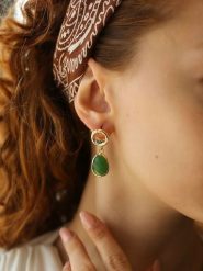 L'Atelier de Gaia Pozłacane kolczyki-wkrętki z agatami i cyrkoniami rozmiar: onesize. Zielone kolczyki L'Atelier de Gaia, z agatem, pozłacane. Za 91.77 zł.