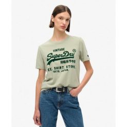 Luźna koszulka graficzna Classic Vl. Zielone t-shirty sportowe Superdry, bez wzorów, z bawełny, bez ramiączek. W wyprzedaży za 140.50 zł.