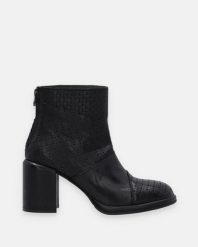 CZARNE BOTKI NA OBCASIE D757 ROCK BLACK. Czarne botki Venezia, bez wzorów, ze skóry, rockowe, bez obcasa, na obcasie, bez zapięcia. Za 349.00 zł.