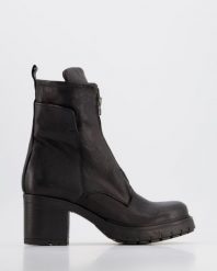 CZARNE BOTKI A23 RAG NERO. Czarne botki Venezia, bez wzorów, z nubiku, bez obcasa, bez zapięcia. Za 439.00 zł.