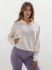 Bluza z domieszką wiskozy - kremowy. Białe bluzy bez kaptura Sinsay, l, bez wzorów, z wiskozy, bez kaptura. Za 49.99 zł.