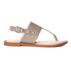 Metaliczne srebrne sandały Srebrne. Szare sandały Trespass, bez wzorów, z materiału, bez obcasa, bez zapięcia. Za 209.99 zł.