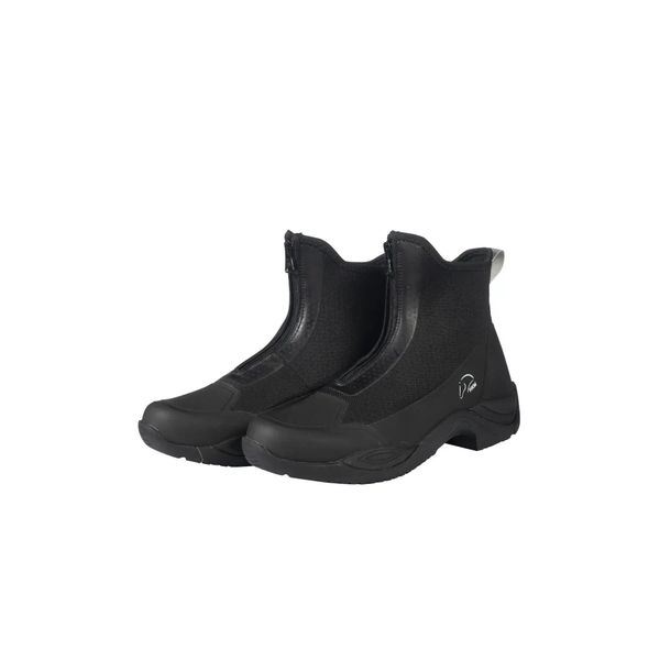 Buty jeździeckie HKM Action Pro. Czarne buty treningowe HKM, bez wzorów, z gumy, bez zapięcia, do jazdy konnej. Za 451.60 zł.