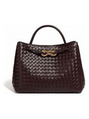 SUVRAI Torebka w kolorze brązowym - 30 x 23 x 13 cm rozmiar: onesize. Brązowe torebki klasyczne SUVRAI, bez wzorów, z materiału, bez dodatków. Za 152.99 zł.