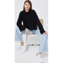 Calvin Klein Jeans sweter z domieszką wełny damski kolor czarny lekki z półgolfem. Czarne swetry Calvin Klein Jeans, l, bez wzorów, z dzianiny, bez ramiączek. W wyprzedaży za 379.99 zł.