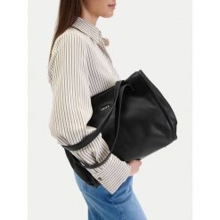 Torebka MEXX. Czarne torebki klasyczne Mexx, bez wzorów, klasyczne, bez dodatków. Za 269.99 zł.