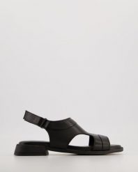 SANDAŁY DAMSKIE 2321251 BLACK. Czarne sandały Venezia, bez wzorów, ze skóry, bez obcasa, bez zapięcia. Za 219.00 zł.