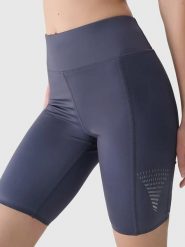 4F Szorty sportowe w kolorze granatowym rozmiar: M. Niebieskie szorty sportowe 4f, bez wzorów, z materiału, outdoorowe. Za 105.88 zł.