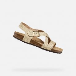 Sandały GEOX D BRIONIA Złoty. Żółte sandały Geox, bez wzorów, ze skóry, bez obcasa, bez zapięcia. Za 351.99 zł.