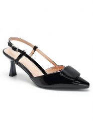 C'M Czółenka w kolorze czarnym rozmiar: 40. Czarne czółenka C'M, bez wzorów, klasyczne, bez obcasa, bez zapięcia. Za 127.35 zł.