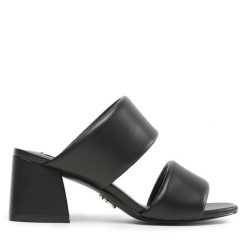 Klapki Steve Madden. Czarne klapki Steve Madden, bez wzorów, bez obcasa, bez zapięcia. Za 269.99 zł.