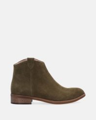 ZIELONE BOTKI Z ZAMSZU 1240 VELOUR KHAK. Zielone botki Venezia, bez wzorów, ze skóry, bez obcasa, bez zapięcia. Za 419.00 zł.