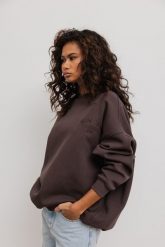 Bluza damska o kroju oversize z HAFTEM w kolorze BROWN - CRAFT. Brązowe bluzy bez kaptura Marsala, m, bez wzorów, z bawełny, bez kaptura. Za 349.90 zł.