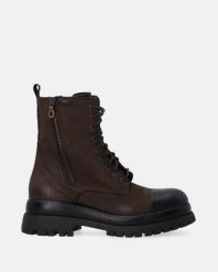 BRĄZOWE BOTKI Z NUBUKU E011NUTDOBB055. Brązowe botki Venezia, bez wzorów, z nubiku, bez obcasa, bez zapięcia. Za 599.00 zł.