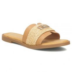 Klapki damskie plażowe beżowe Filippo DK7899. Brązowe klapki Filippo, bez wzorów, ze skóry ekologicznej, eleganckie, bez obcasa, bez zapięcia. Za 129.99 zł.
