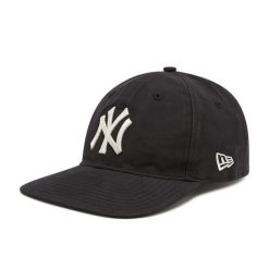 Czapka z daszkiem New Era. Czarne czapki z daszkiem New Era, bez wzorów. Za 99.99 zł.