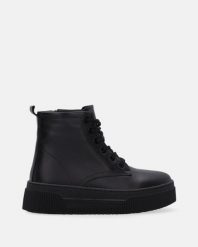CZARNE BOTKI W SPORTOWYM STYLU 1552973 04 BLACK. Czarne botki Venezia, bez wzorów, ze skóry, sportowe, bez obcasa, bez zapięcia. Za 339.00 zł.