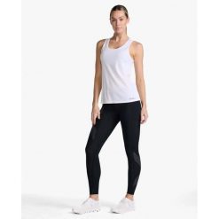 Damski aerodynamiczny tank top 2XU Aero. Białe topy 2XU, bez wzorów, sportowe, bez kołnierzyka, bez ramiączek. Za 149.00 zł.