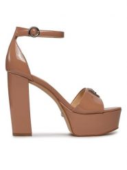 Guess Sandały Seton FLPSET PAT03 Beżowy. Brązowe sandały Guess, z aplikacjami, z lakierowanej skóry, bez obcasa, na słupku, bez zapięcia. Za 449.99 zł.