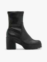 Czarne botki z elastyczną cholewką. Czarne botki Ryłko, bez wzorów, ze skóry, bez obcasa, na obcasie, bez zapięcia. Za 399.99 zł.