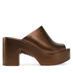 Klapki Melissa. Brązowe klapki Melissa, bez wzorów, bez obcasa, bez zapięcia. Za 599.99 zł.