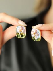 Pierres delicates Pozłacane kolczyki-wkrętki z perłami rozmiar: onesize. Białe kolczyki Pierres delicates, z perłą, pozłacane. Za 78.99 zł.