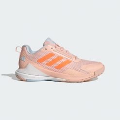 Buty Novaflight 2 Indoor. Białe buty treningowe adidas, bez wzorów, z gumy, bez zapięcia, trekkingowe. Za 421.75 zł.