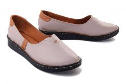 ARTIKER RELAKS 50C0342 lt brawn, półbuty damskie. Brązowe półbuty wsuwane Artiker Relaks, bez wzorów, z gumy, bez obcasa. Za 134.94 zł.