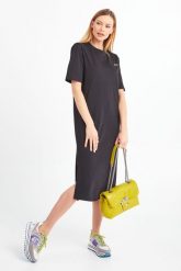 Sukienka ARMANI EXCHANGE. Sukienki Armani Exchange, xs, bez wzorów, eleganckie, bez kołnierzyka, bez ramiączek. W wyprzedaży za 221.40 zł.