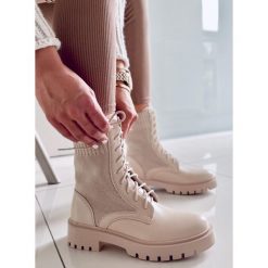 BM Botki z elastyczną cholewką Cass Beige beżowy. Brązowe botki BM, bez wzorów, z materiału, bez obcasa, bez zapięcia. Za 168.92 zł.