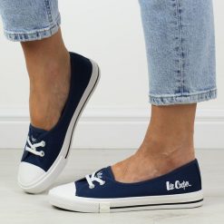 Granatowe tenisówki damskie Lee Cooper 1789. Niebieskie trampki Lee Cooper, bez wzorów, z tkaniny, eleganckie, bez zapięcia. Za 149.00 zł.