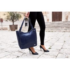 Skórzana torebka damska granatowa PAOLO PERUZZI GA317. Niebieskie torebki klasyczne PAOLO PERUZZI, bez wzorów, ze skóry, bez dodatków. Za 499.99 zł.