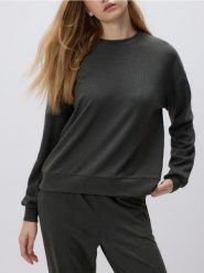 Gładka bluza - ciemnoszary. Szare bluzy Reserved, l, bez wzorów, z dzianiny, bez kaptura. Za 89.99 zł.