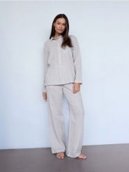 Bawełniana piżama dwuczęściowa - złamana biel. Piżamy Reserved, l, bez wzorów, z bawełny, bez kołnierzyka, bez ramiączek. W wyprzedaży za 79.99 zł.