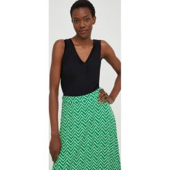 Answear Lab bluzka kolor czarny. Czarne bluzki Answear Lab, m, bez wzorów, z tkaniny, bez kołnierzyka, bez ramiączek. W wyprzedaży za 61.99 zł.