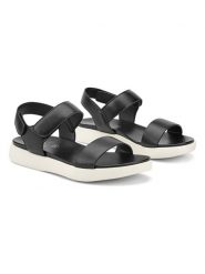 Freyling Sandały w kolorze czarnym rozmiar: 41. Czarne sandały Freyling, bez wzorów, klasyczne, z otwartym noskiem, bez obcasa, bez zapięcia. Za 88.23 zł.