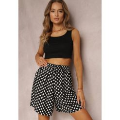 Czarne Szorty Canes. Czarne szorty Renee, z aplikacjami, z bawełny. W wyprzedaży za 23.99 zł.